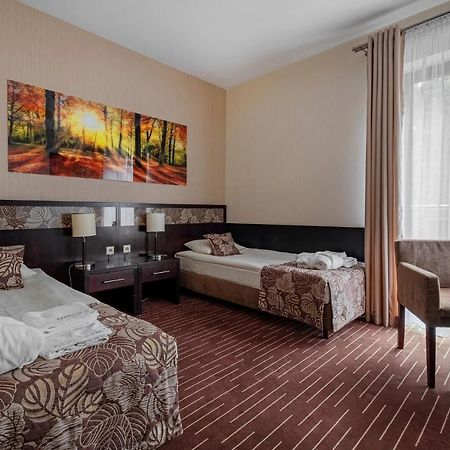Hotel Uroczysko Cedzyna Εξωτερικό φωτογραφία
