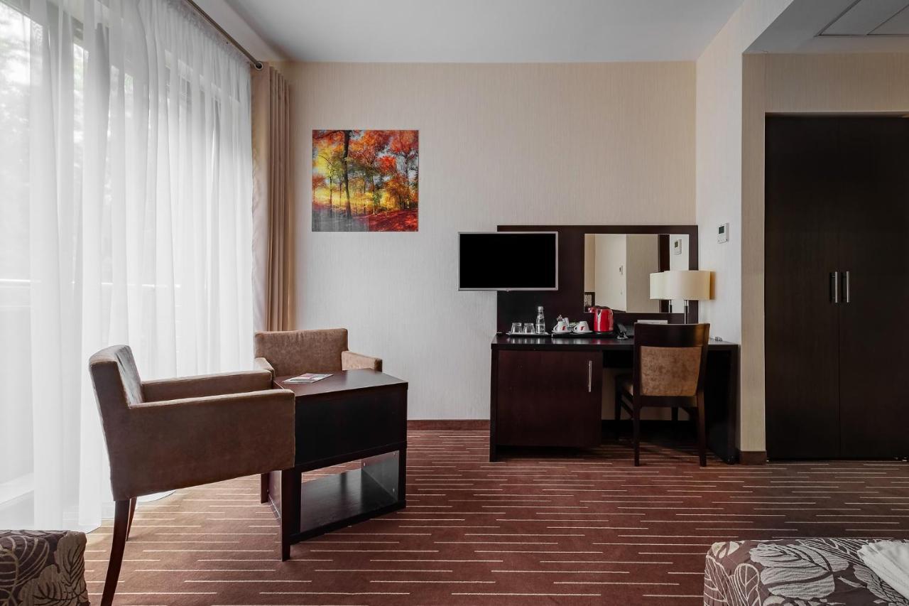 Hotel Uroczysko Cedzyna Εξωτερικό φωτογραφία