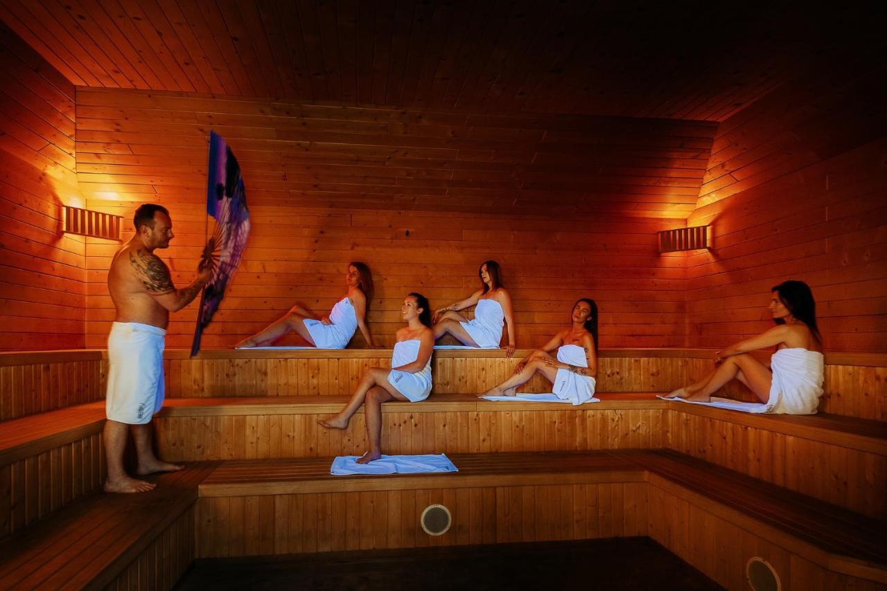 Hotel Uroczysko Cedzyna Εξωτερικό φωτογραφία